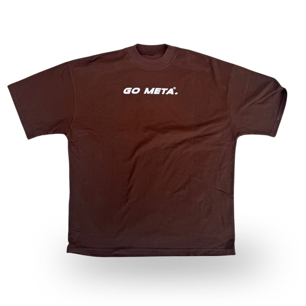 Playera Meta Oversize Color chocolate.