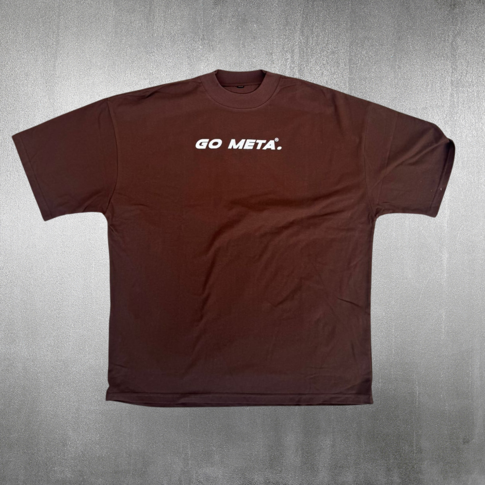 Playera Meta Oversize Color chocolate.