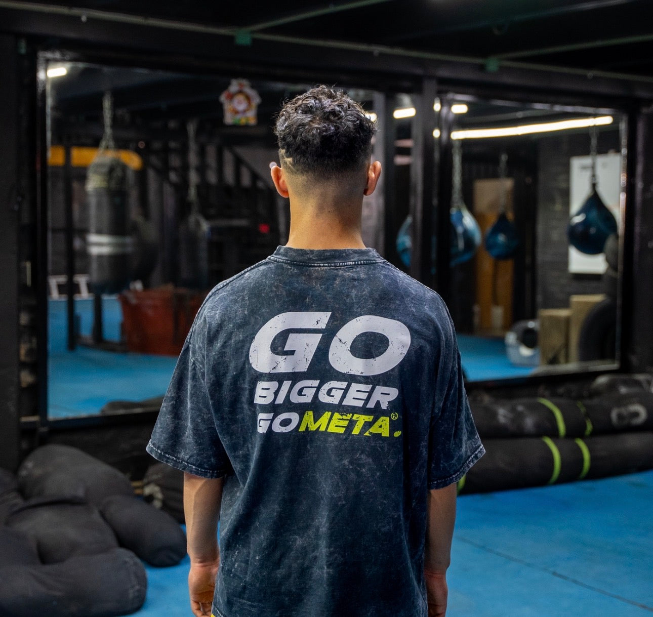 Playera Go Bigger Oversize 100% algodón Negra Mineral Wash