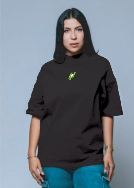 Playera Meta Oversize  Color chocolate.